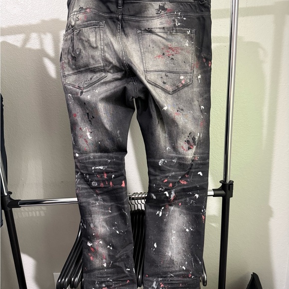 Jordan Craig Men’s Black Distressed Ripped Jeans w/ Red & White Paint 40X32 - Picture 2 of 4